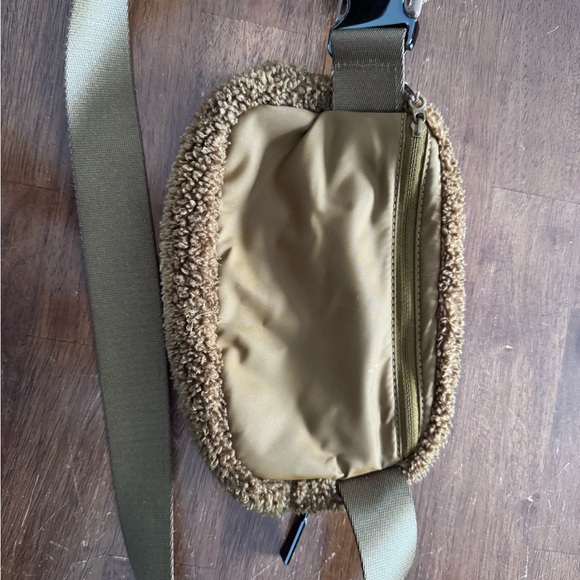 Lululemon plush fleece everywhere belt bag - Picture 2 of 3